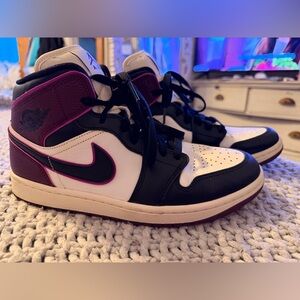 Nike Air Jordan hi-tops - like new!